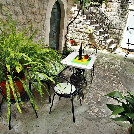 Rooms & Studio Stipcic 3*