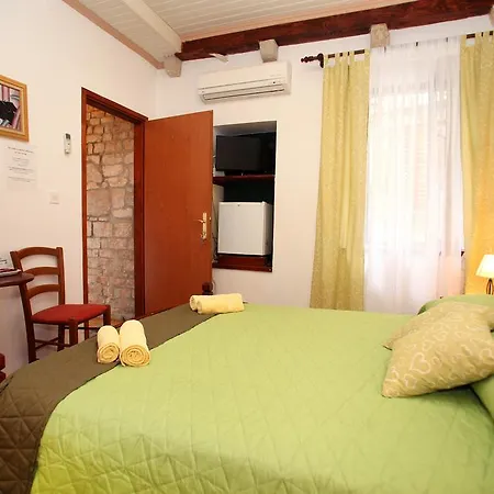 Rooms & Studio Stipcic Guest house Trogir