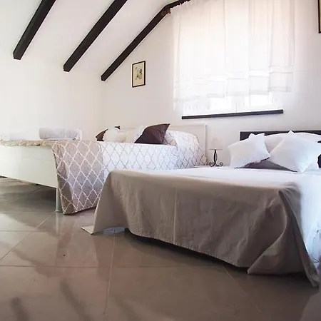 Guest house Rooms & Studio Stipcic 3*