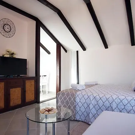 Rooms & Studio Stipcic 3* Trogir