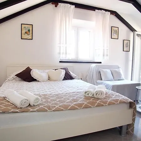 Rooms & Studio Stipcic Guest house Trogir