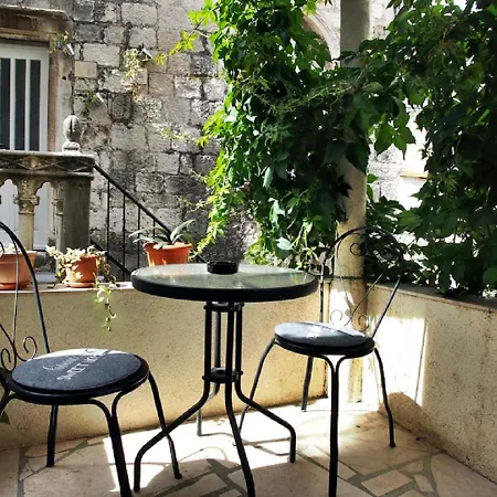 Rooms & Studio Stipcic 3* Τρογκίρ