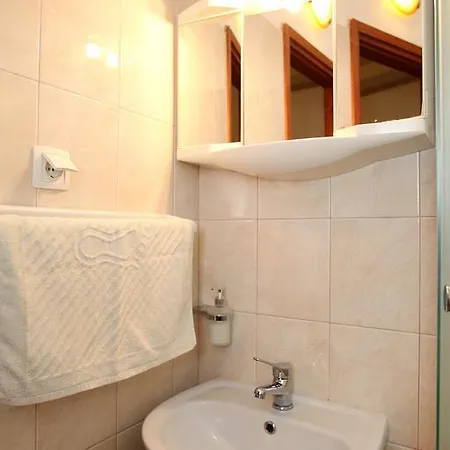 Πανσιόν Rooms & Studio Stipcic 3*