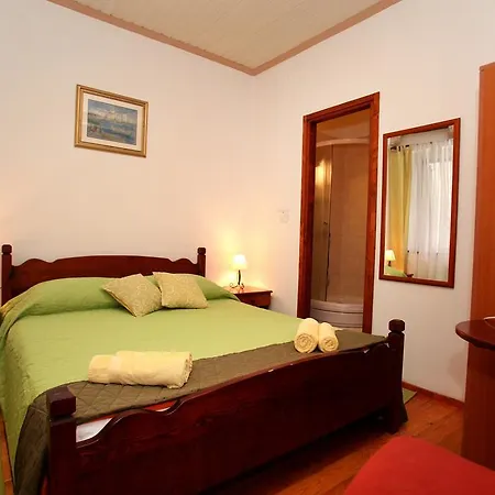 Πανσιόν Rooms & Studio Stipcic 3*