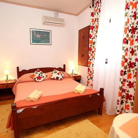 Rooms & Studio Stipcic Πανσιόν Τρογκίρ